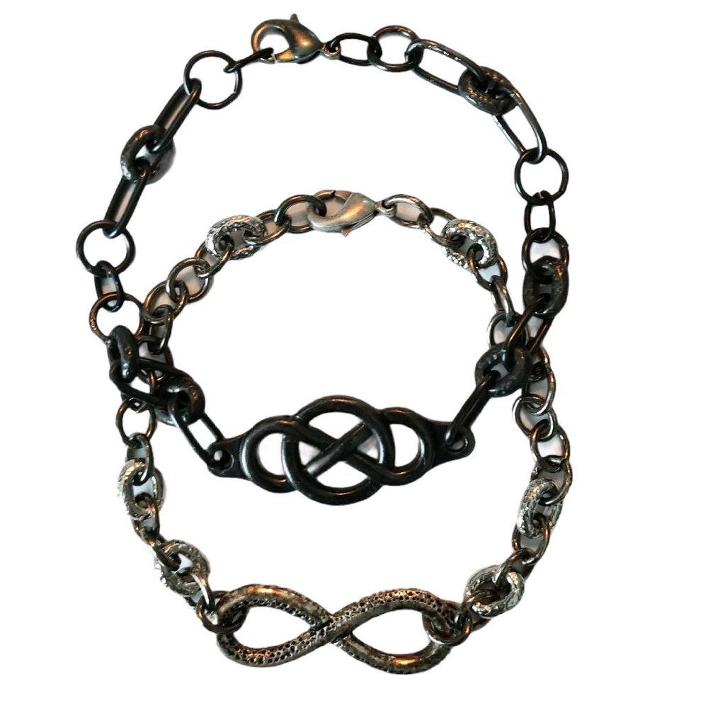 Set of two metal infinity bracelets gunmetal and distressed silver color